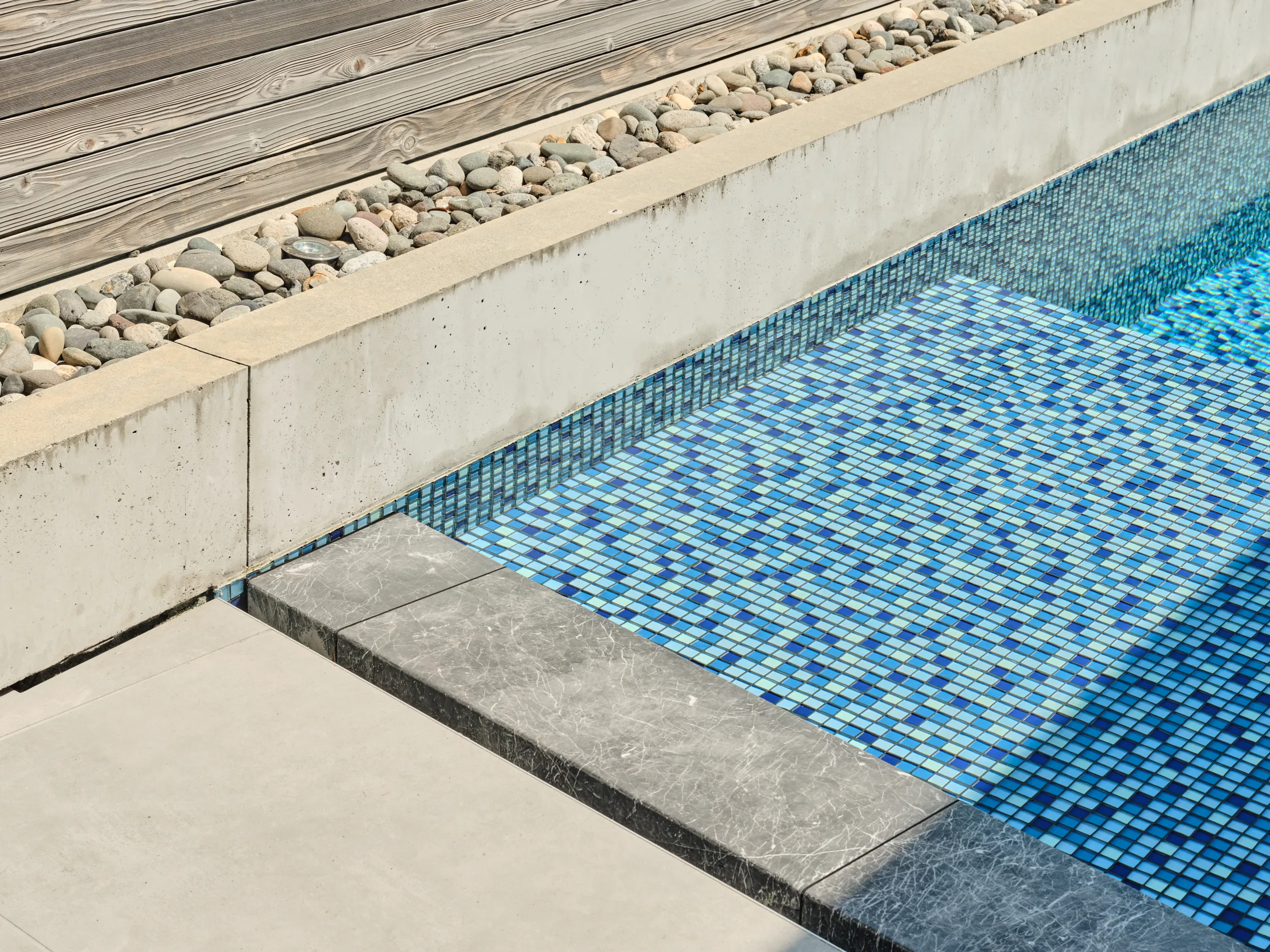 Full backyard pool area, Marine project by Dankor Construction, West Vancouver